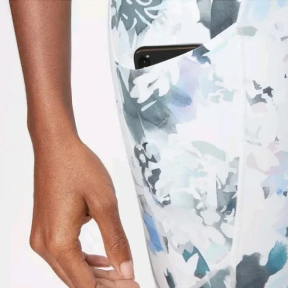 Athleta Stash Pocket Salutation Peony Floral Leggings Small - Picture 2 of 12